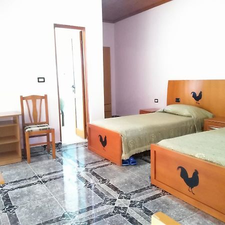 Hotel Gjeli Фиер Екстериор снимка
