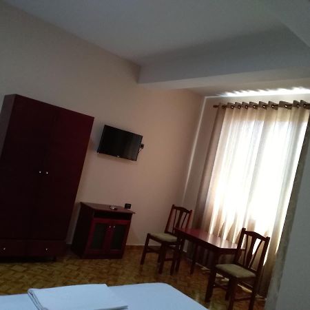 Hotel Gjeli Фиер Екстериор снимка