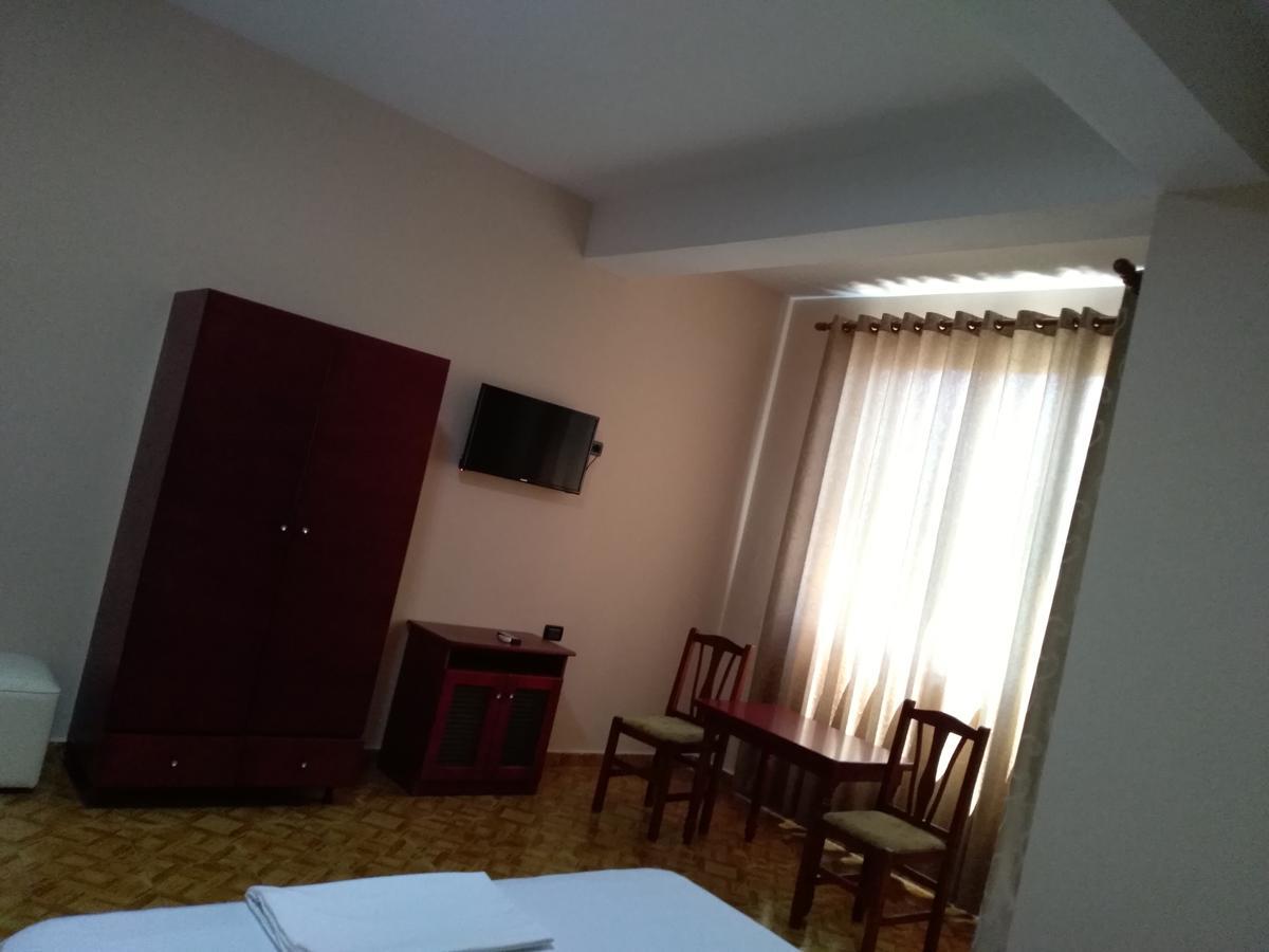 Hotel Gjeli Фиер Екстериор снимка