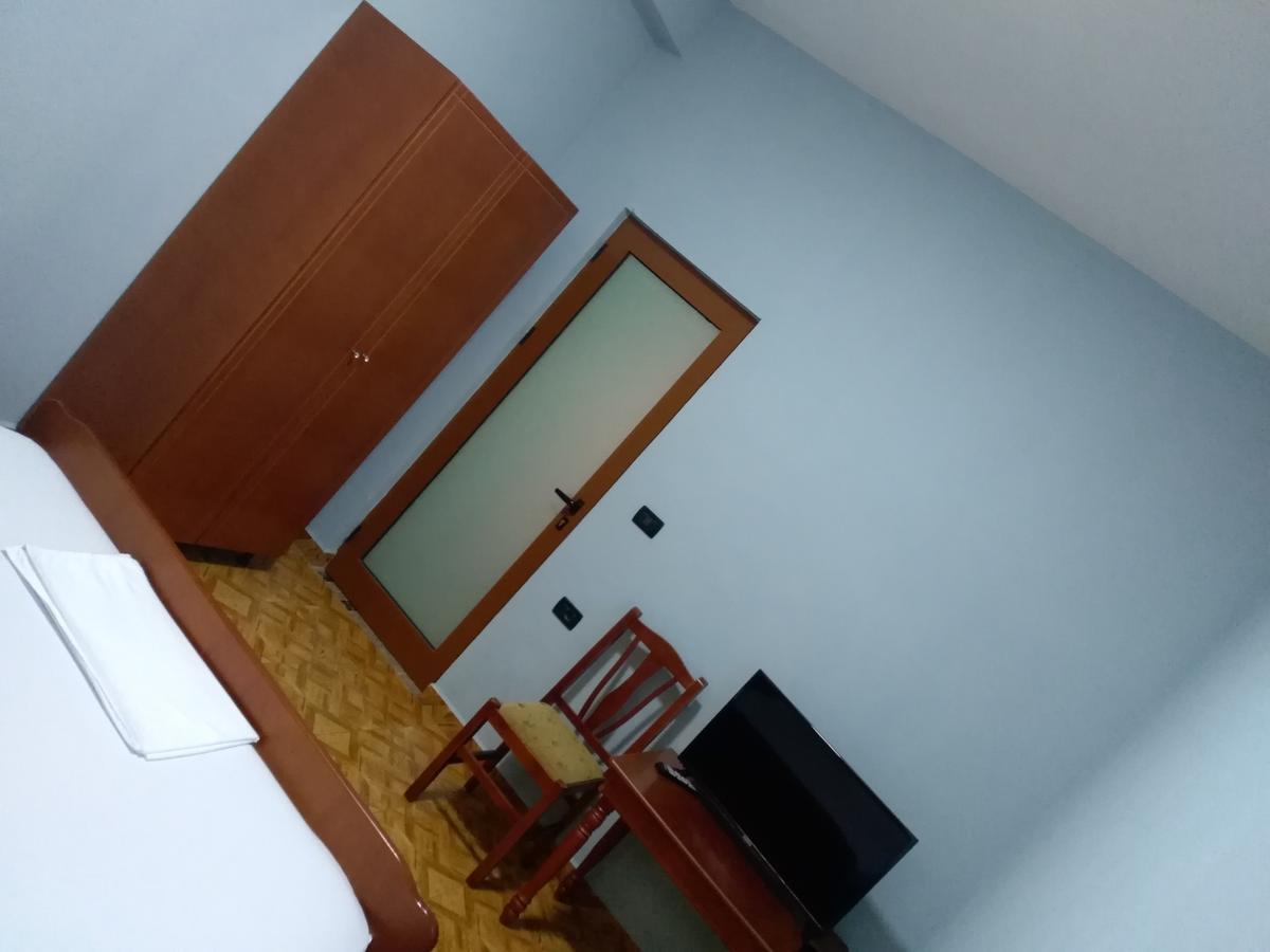 Hotel Gjeli Фиер Екстериор снимка