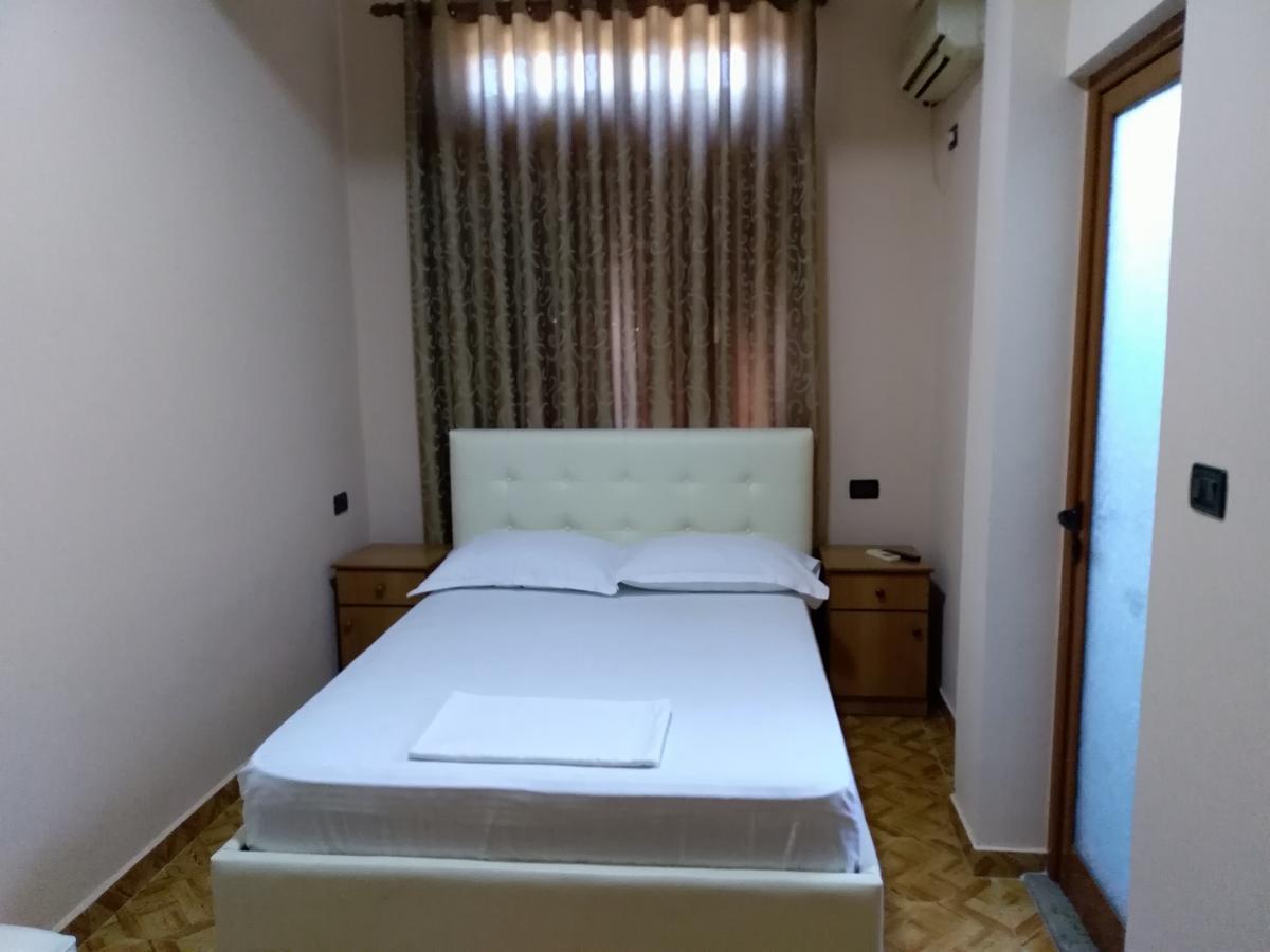 Hotel Gjeli Фиер Екстериор снимка