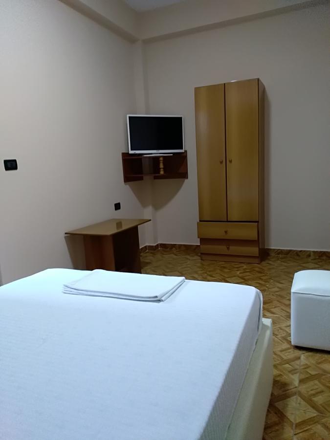Hotel Gjeli Фиер Екстериор снимка