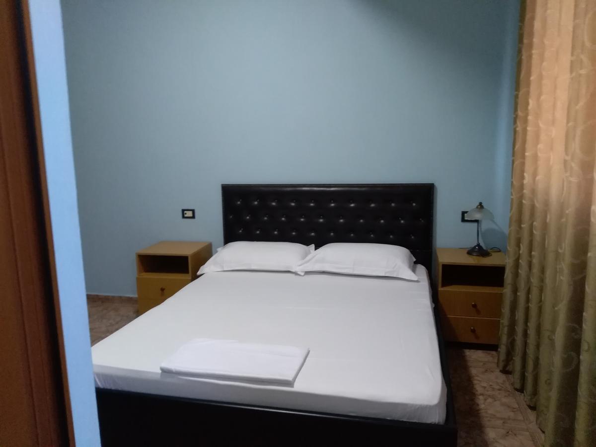 Hotel Gjeli Фиер Екстериор снимка